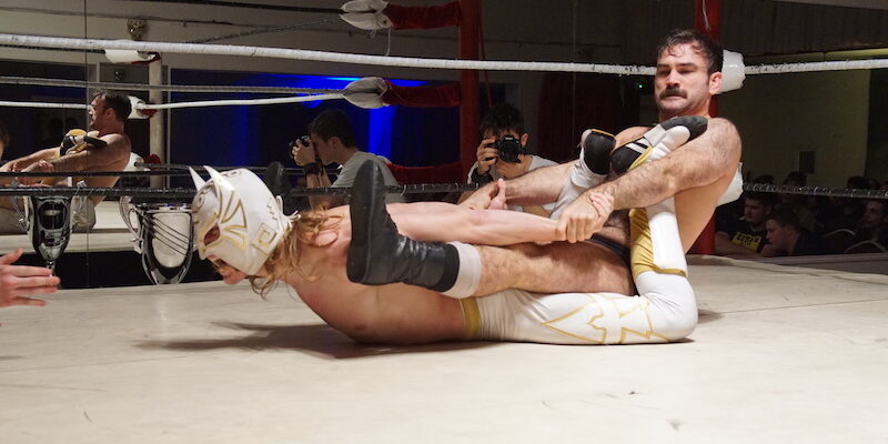 Mơ thấy mình đang xem một trận đánh nhau